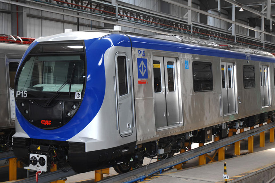 Novos trens da Linha 5-Lilás devem assumir operação completa até junho