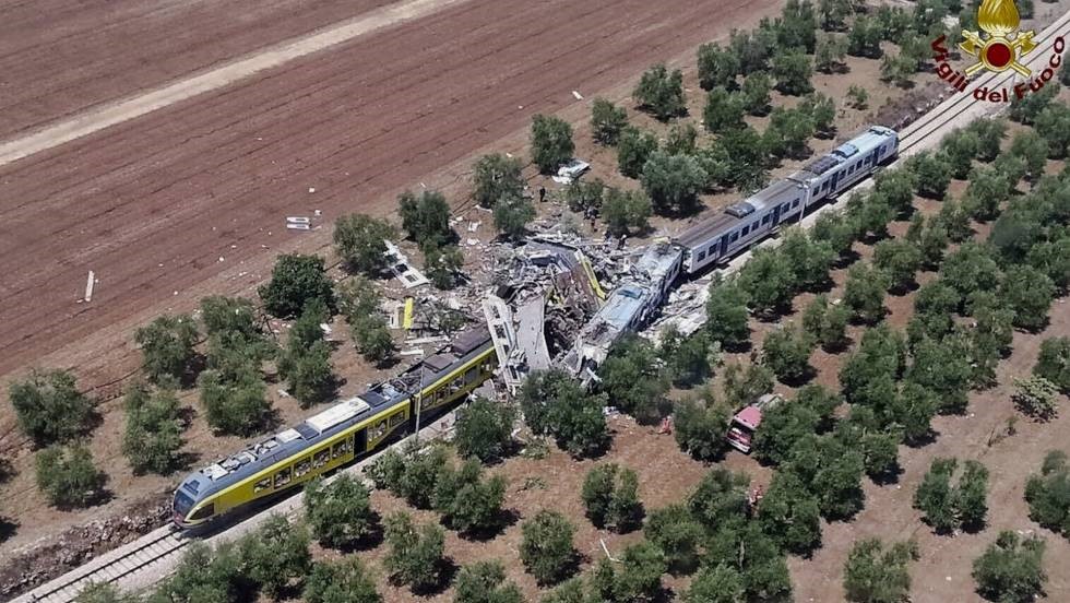 Colisão de trens mata ao menos 20 pessoas no sul da Itália