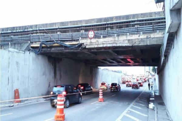 Linha 11 da CPTM é interrompida para manutenção de viaduto