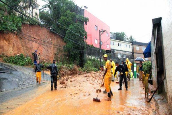 Sindicato da Sorocabana coleta doações para vítimas de enchentes na Baixada Santista