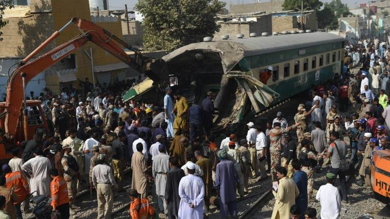 Acidente com trens deixa 17 mortos no Paquistão