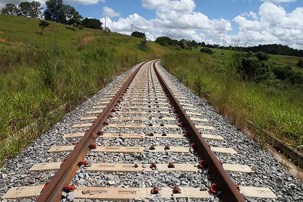 Governo quer leiloar trecho da ferrovia Norte-Sul em 2016