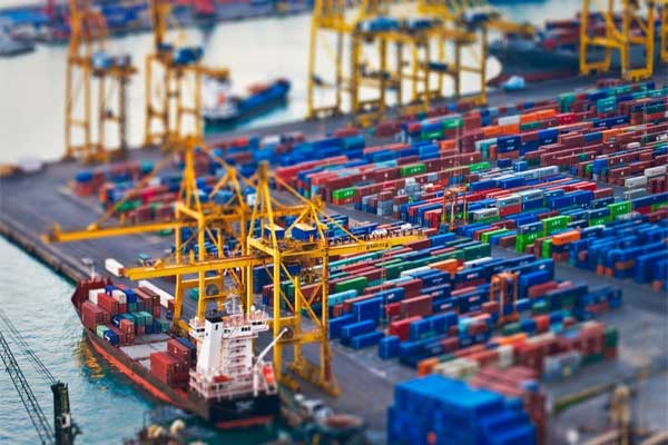Fluxo de contêineres em portos cai 3%, mas supera expectativa do setor