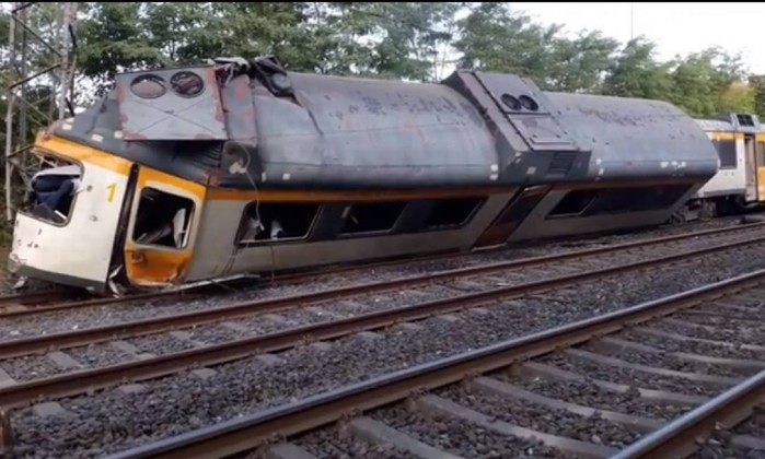Descarrilamento de trem deixa ao menos quatro mortos e 50 feridos na Espanha 