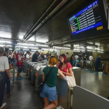 Carnaval de SP: Metrô e CPTM terão operação 24h. Veja o funcionamento