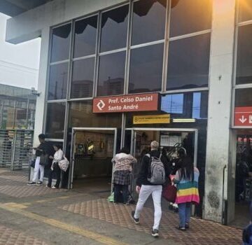 CPTM distribui livros escritos por mulheres em ação cultural