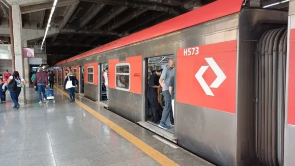 CPTM homologa contrato de quase R$ 6 milhões para atendimento e treinamento da central de relacionamento com o passageiro