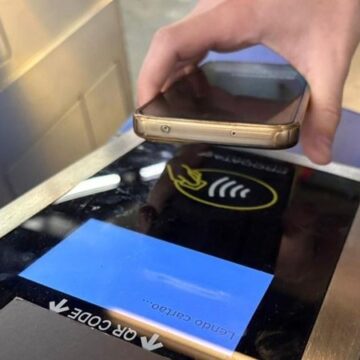Catracas do Metrô de SP passam a aceitar cartões virtuais para pagamento