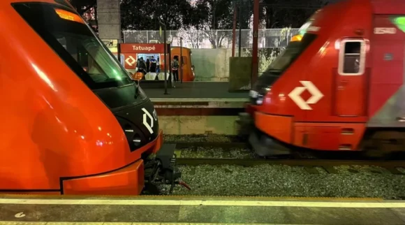 763d007e031f1f16f39d9f0cce242244.cptm-trens-linha12-safira-diariodostrilhos-2023-e1745316182371 Falha impacta atendimento na Linha 12-Safira da CPTM nesta quarta, 13