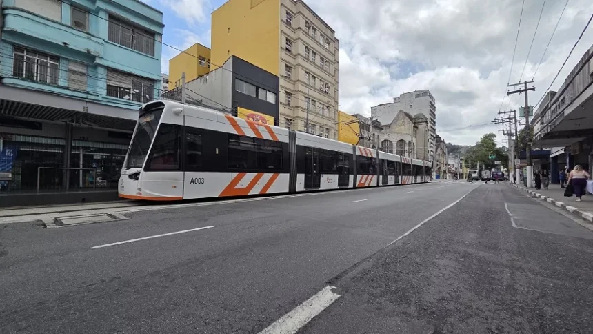 Segundo trecho do VLT em Santos começa a circular em horário integral a partir de segunda