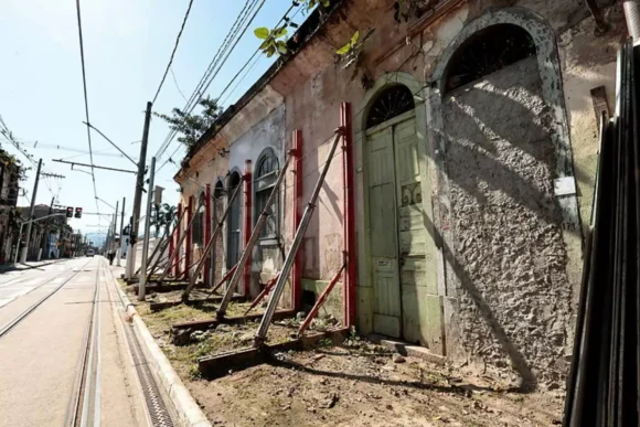 image Obras do VLT em Santos deixam rachaduras em imóveis e moradores cobram solução no litoral de São Paulo