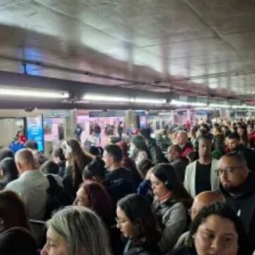 Incêndio no metrô causa falha e afeta 1 milhão no Metrô de SP