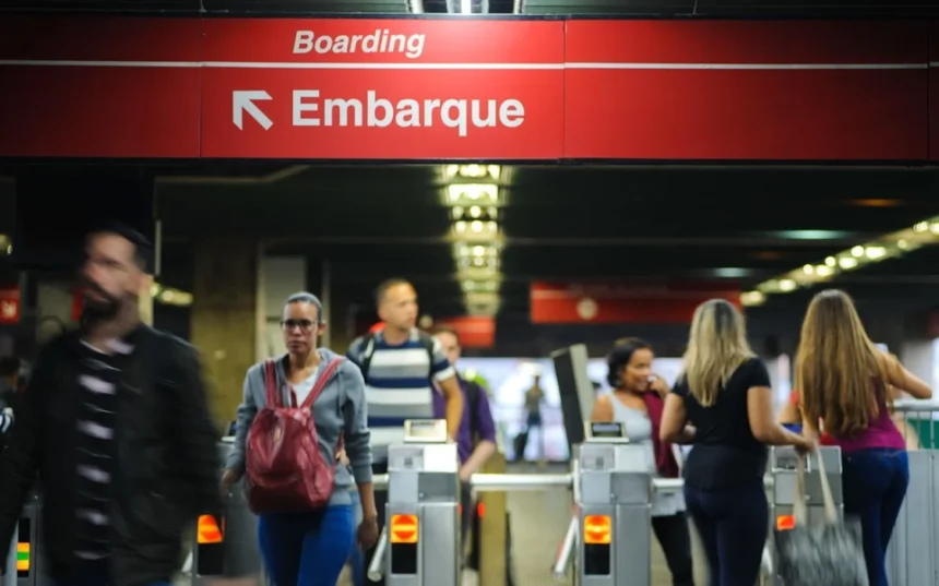 metro-linha-3-vermelha2 Veja como funciona o transporte sobre trilhos de SP durante paralisação nesta terça-feira (4)